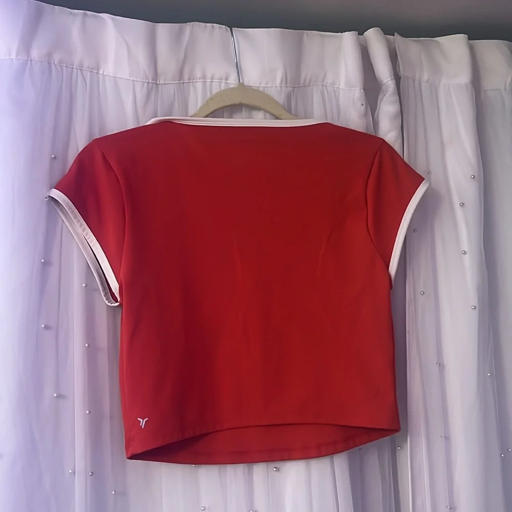 Old Navy Red V-Neck Crop Top with White Trim - Picture 4 of 4